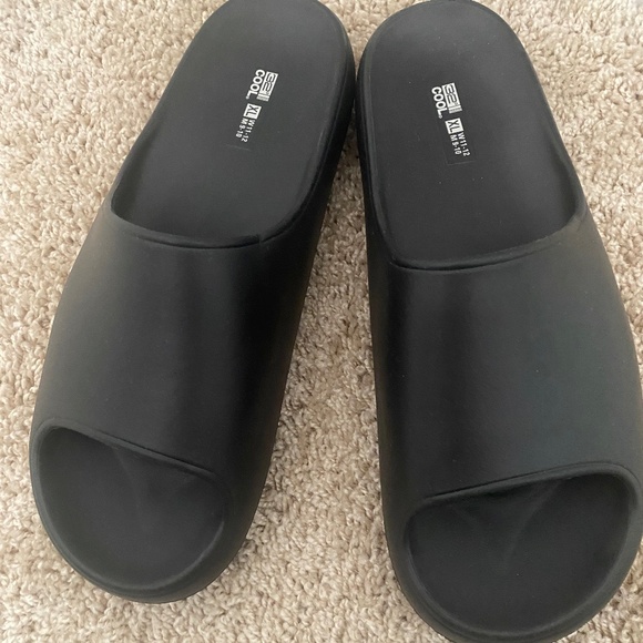 New Without Tag Men’s Slip On Sandals Size XL 11-12 - Picture 1 of 5